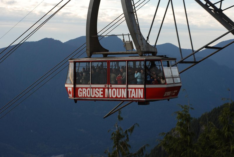 Grouse Mountain Cable Car || NIKON D80/50mm f/1.8@50 | 1/160s | f6.3 | ISO100 || 2007-10-14 17:11:14