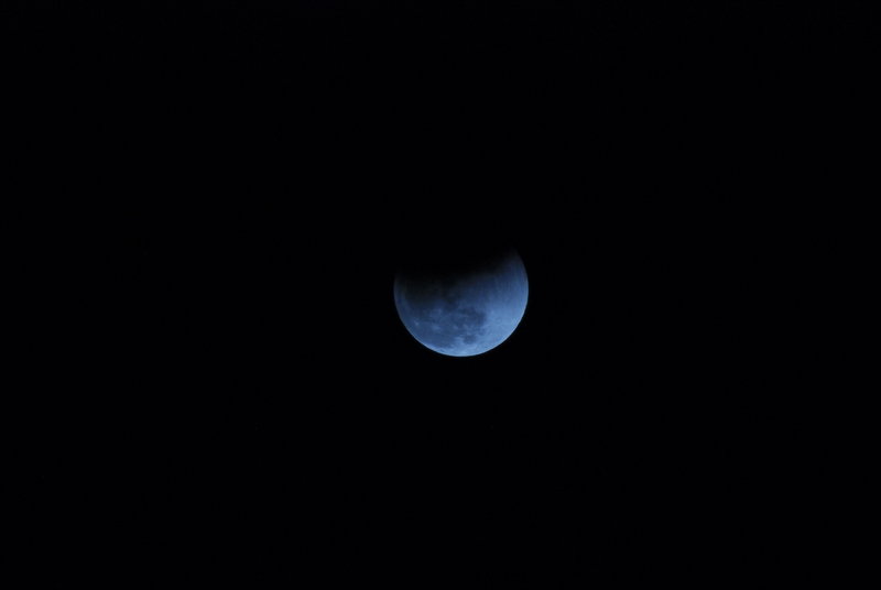 Lunar Eclipse || NIKON D80/400mm f/5.6@400 | 1/2500s | f6.3 | ISO800 || 2008-02-20 20:48:19
