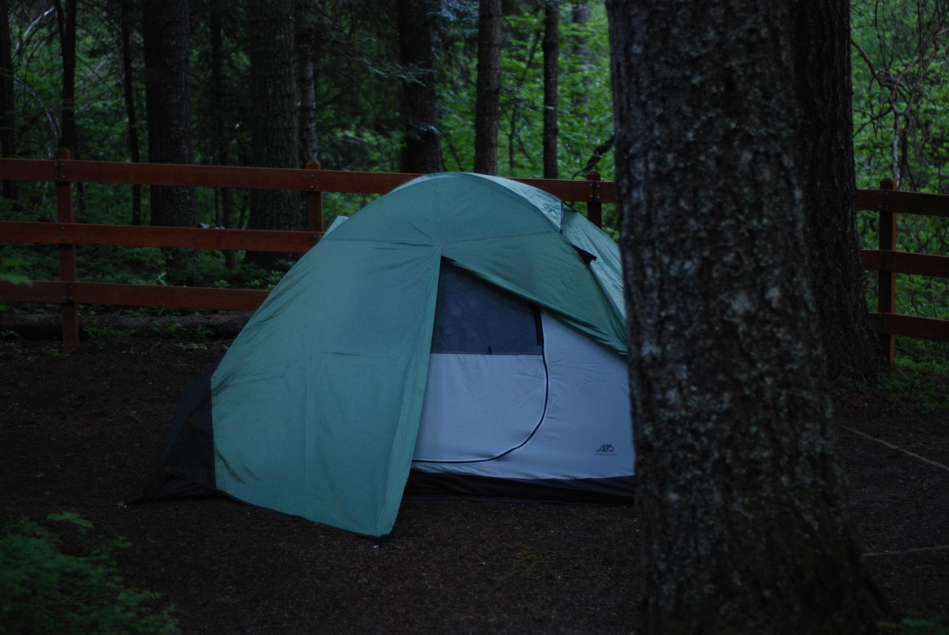 Tent || NIKON D80/50mm f/1.8@50 | 1/25s | f1.8 | ISO400 || 2008-05-30 20:52:39