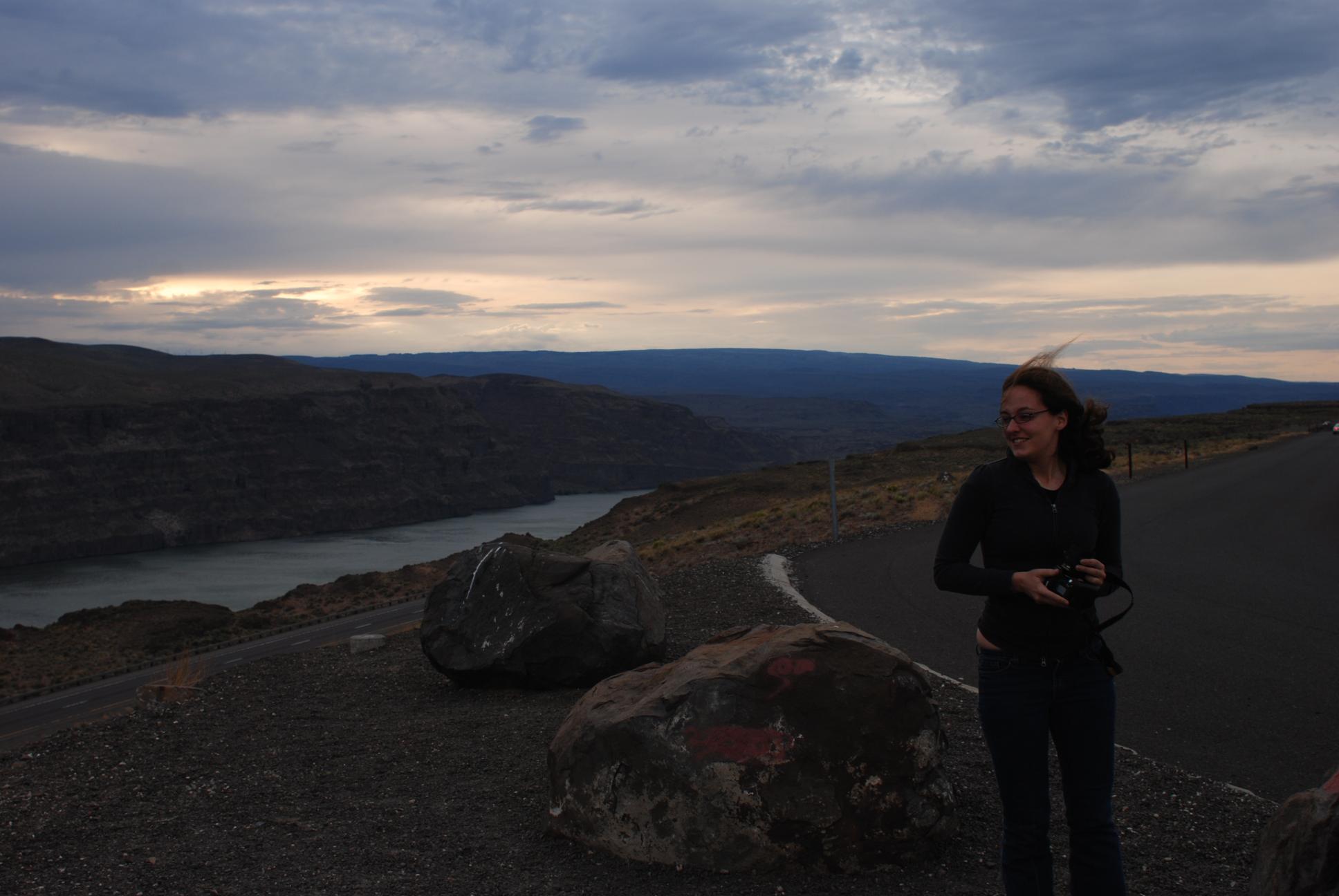 Columbia River Valley || NIKON D80/28mm f/1.8@28 | 1/160s | f6.3 | ISO100 || 2008-05-31 19:50:48