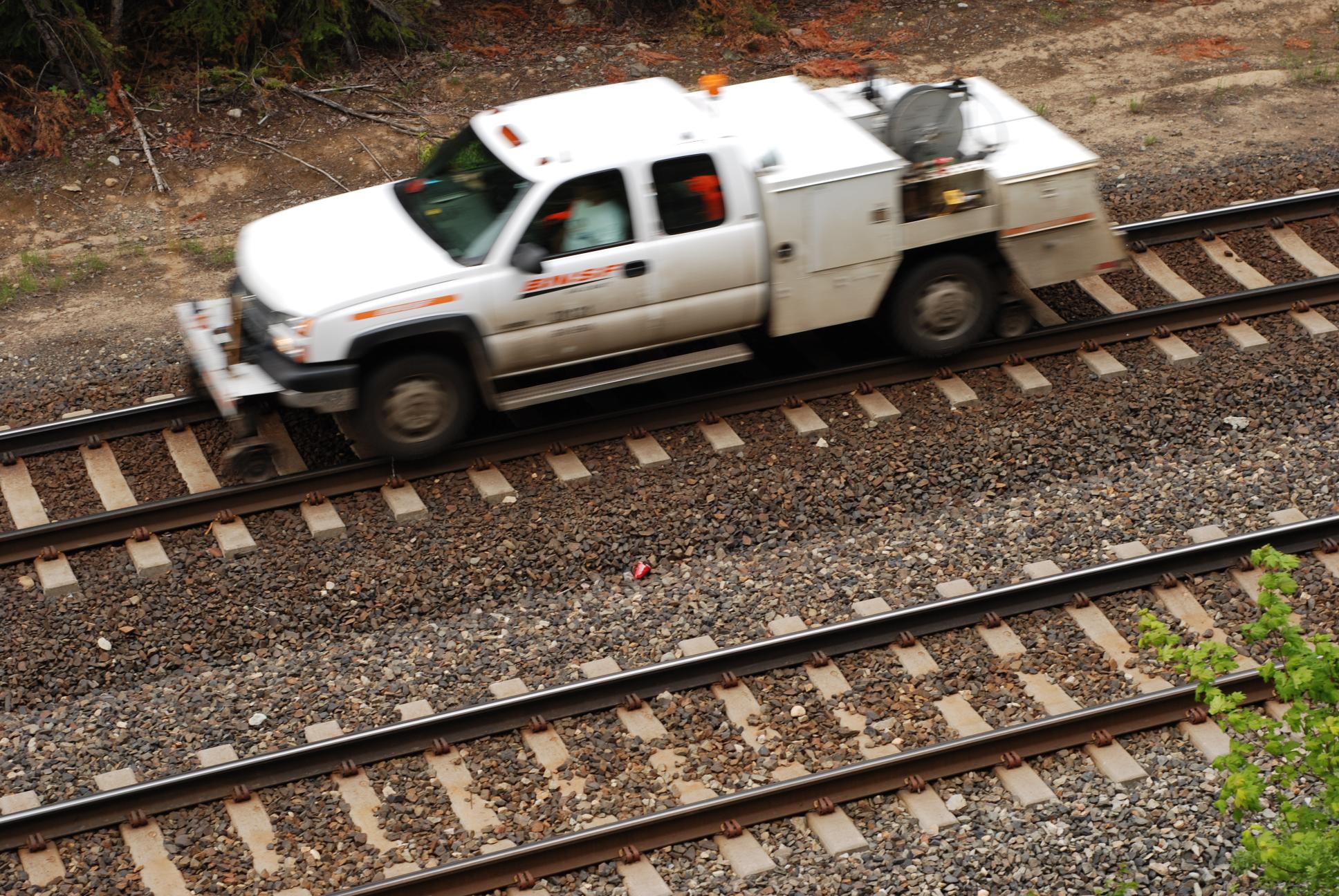 Track Truck || NIKON D80/50mm f/1.8@50 | 1/125s | f5.6 | ISO100 || 2008-05-31 16:25:56