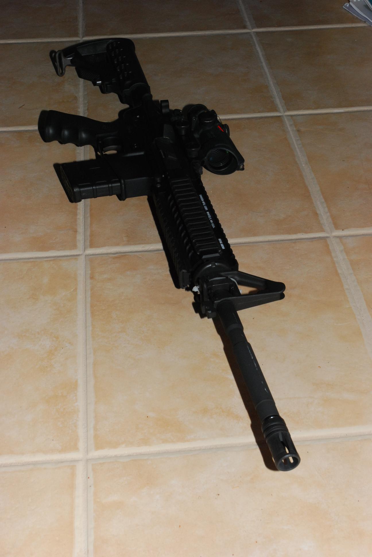 AR-15 with ACOG || NIKON D80/18-70mm f/3.5-4.5@35 | 1/60s | f20 | ISO500 || 2009-10-18 21:23:00
