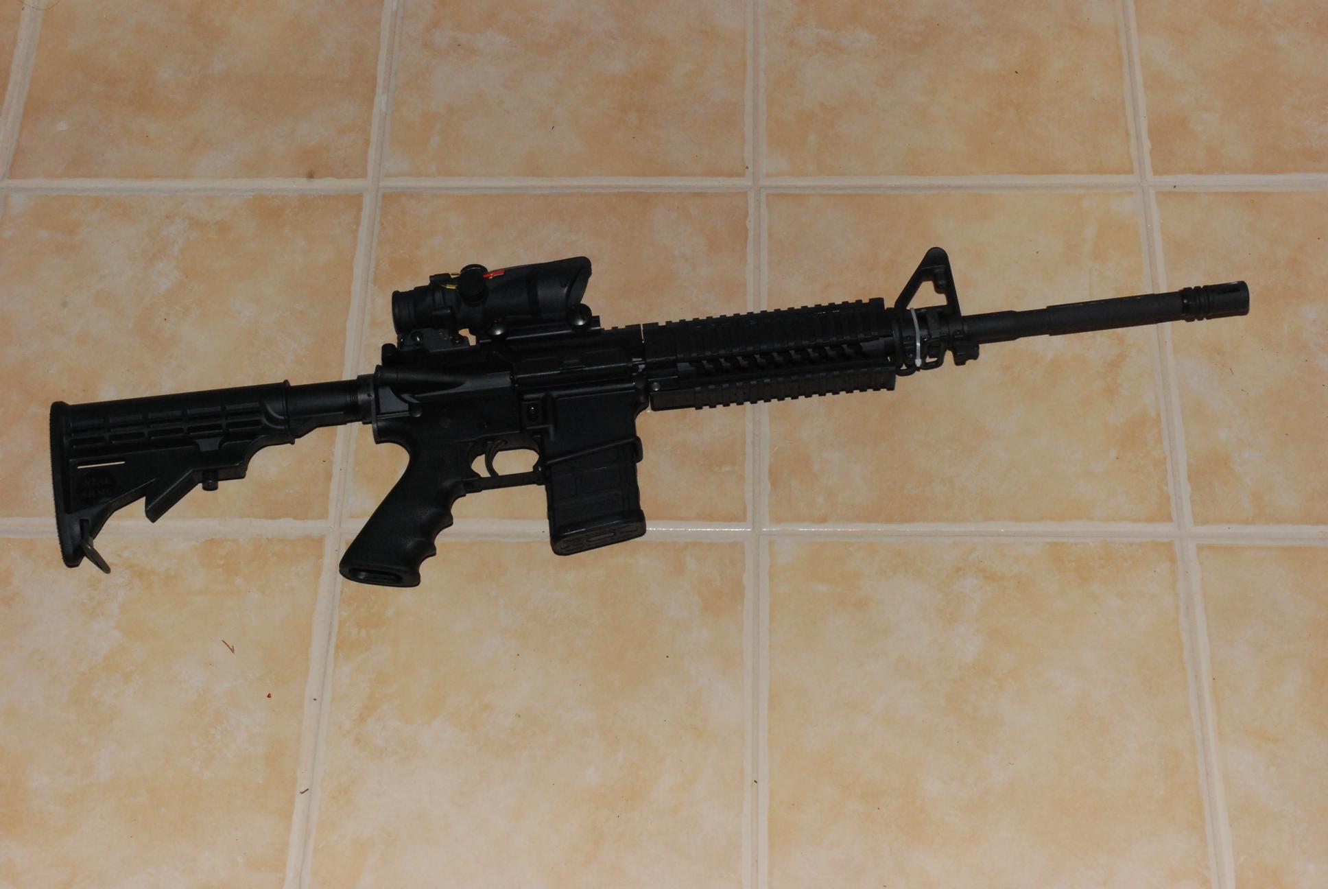 AR-15 with ACOG || NIKON D80/18-70mm f/3.5-4.5@35 | 1/60s | f20 | ISO800 || 2009-10-18 21:22:01