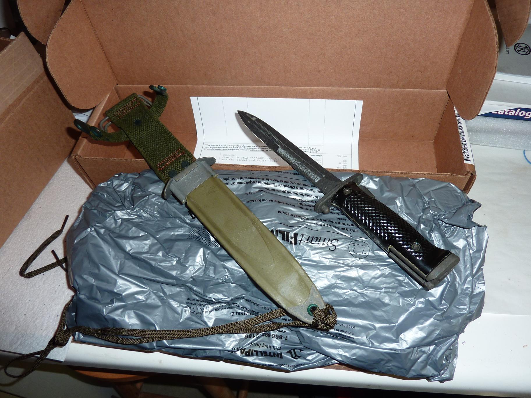 M5A1 Bayonet with M8A1 Scabbard || DMC-ZS3@4.1 | 1/30s | f3.3 | ISO100 || 2010-08-14 16:37:06